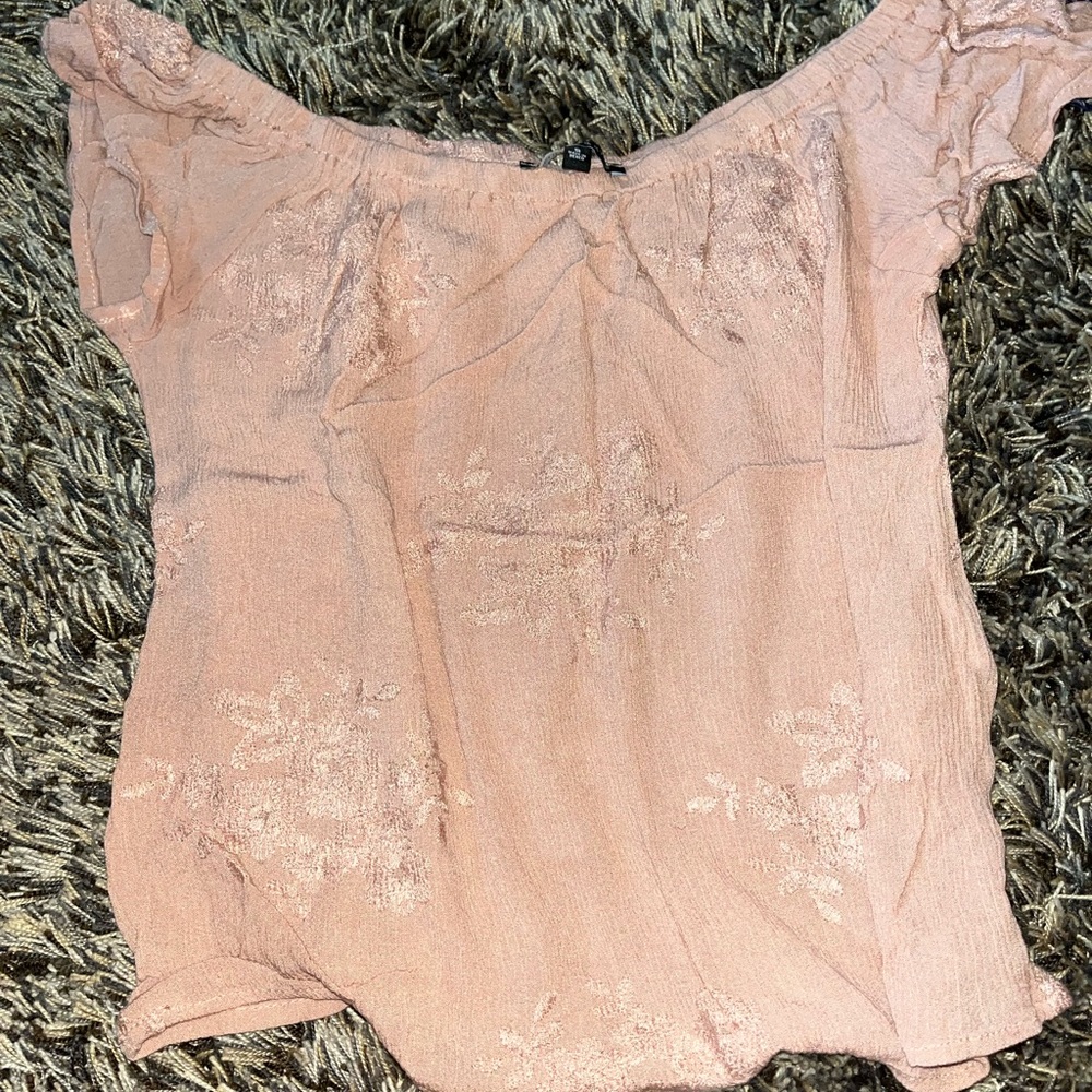 Size small. Kendall and Kylie pink floral two piece set